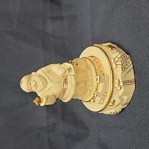 Lenox “China Jewels Musicals Collection” Santa with Train and gifts music box